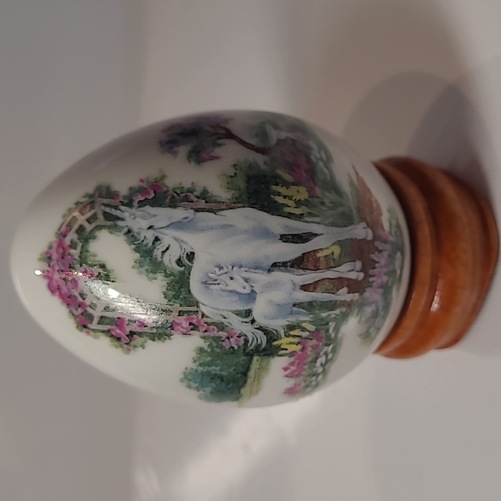 Vintage Princeton gallery 1993 porcelain egg Unicorn w/ wood stand